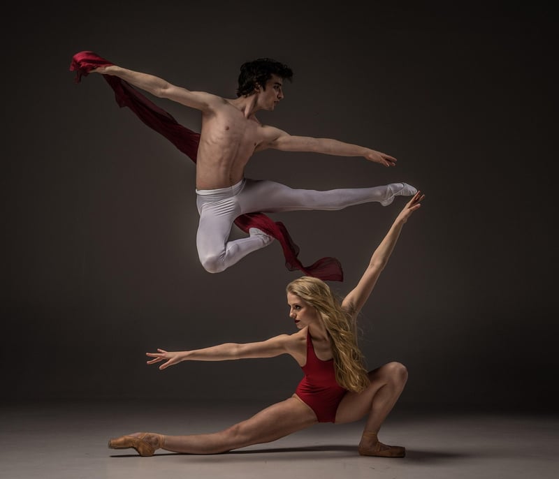 Contemporary dancers